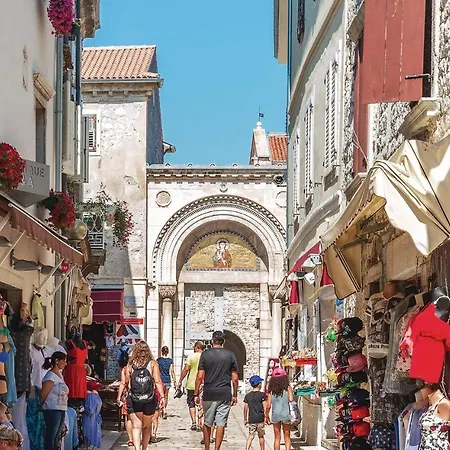 Gorgeous In With Wifi Apartment Poreč