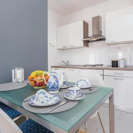 Gorgeous In With Wifi Apartment Poreč